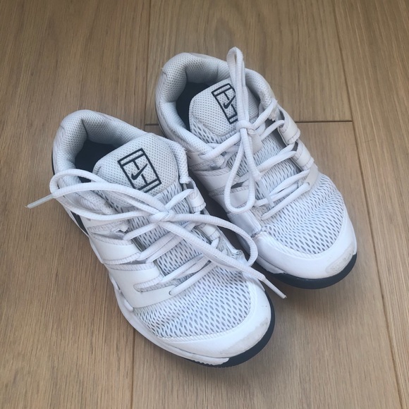 Nike Tennis shoes, size 1Y - Picture 3 of 7